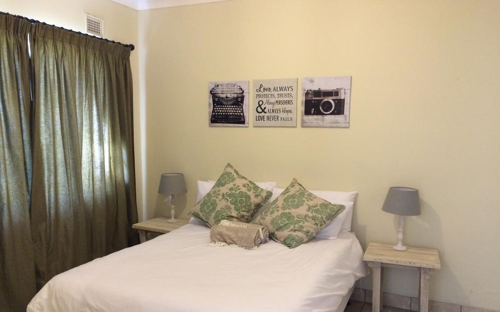 Moya Cottage Underberg Room photo
